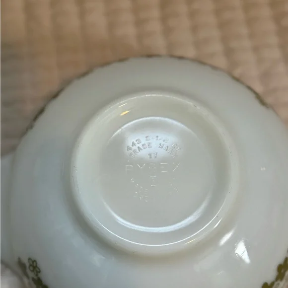 PYREX vintage crazy Daisy mixing bowl - Picture 3 of 3